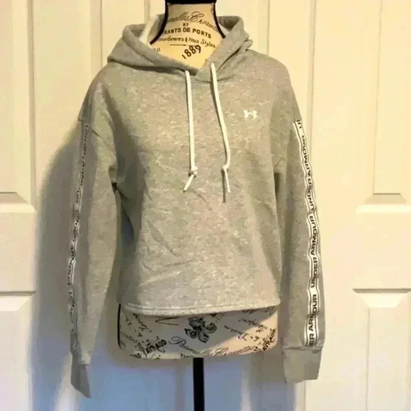 Under  Armour Crop Hoodie in Size S/M - Picture 1 of 6